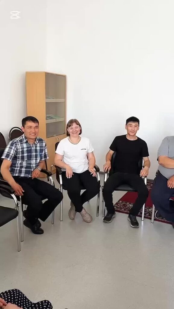 Колледждің педагог-психологы М. Ю. Юдина шеберлермен ұжымды біріктіруге және қолайлы…