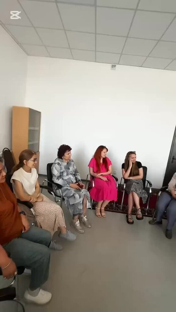 Колледждің педагог-психологы М. Ю. Юдина педагогтармен ұжымды біріктіруге және қолайлы…